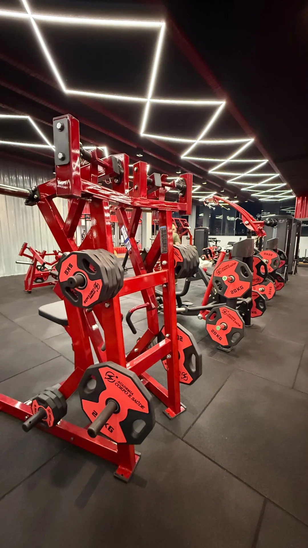 Equipamentos modernos da academia Corpo e Saúde Cuiabá